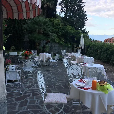 לינה וארוחת בוקר Villa Varenna ורנה