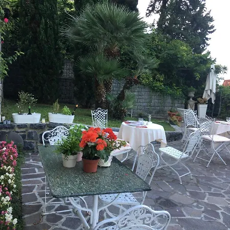 Villa Varenna לינה וארוחת בוקר ורנה