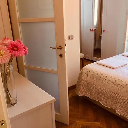 לינה וארוחת בוקר Villa Varenna ורנה