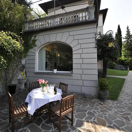 לינה וארוחת בוקר Villa Varenna ורנה